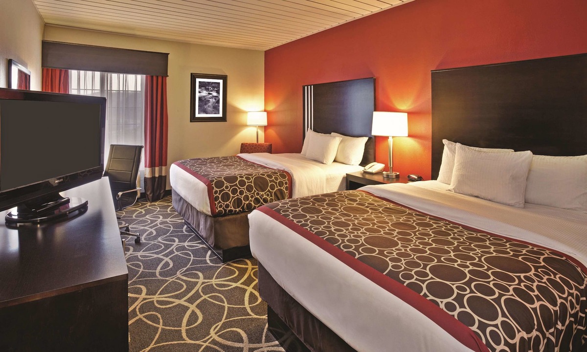 Elkview Hotel | La Quinta Inn & Suites by Wyndham Elkview - Charleston NE