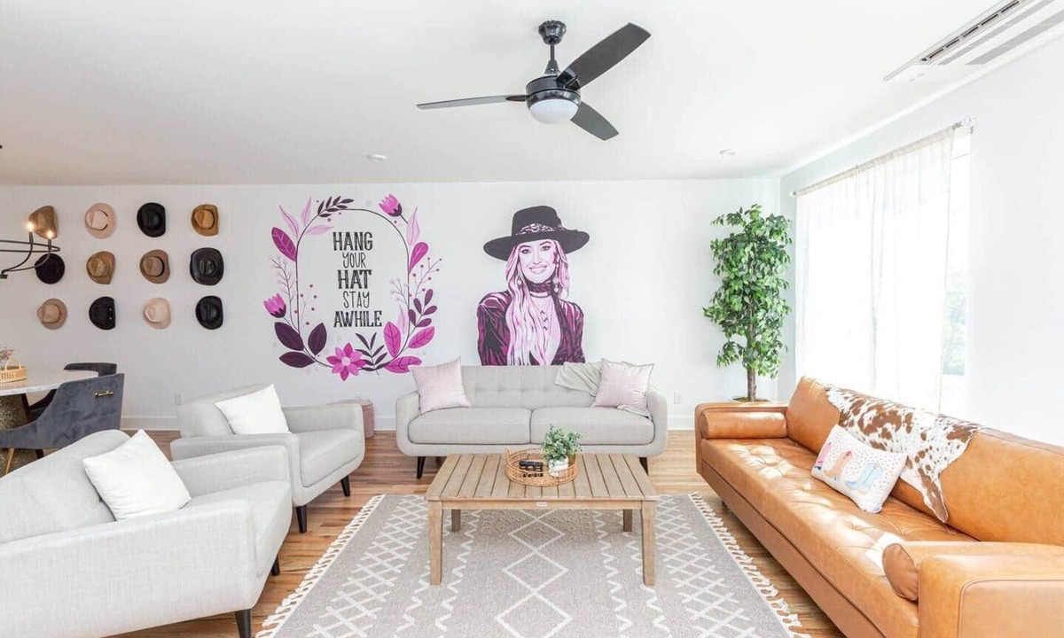 Nashville House | Lainey Wilson Themed! Brand New and Spacious with Rooftop Deck! 10 min to DT