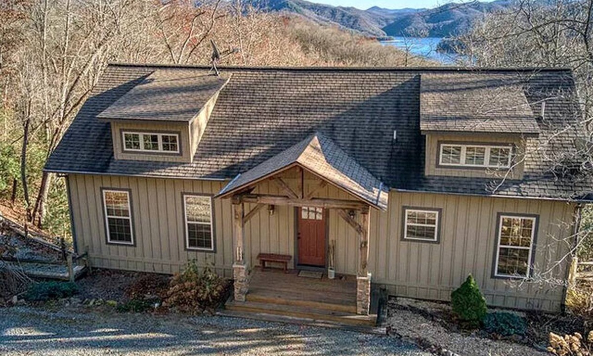 Topton Cabin | Lake Cabin Fully Equipped Ideal for Big Families in Topton, North Carolina
