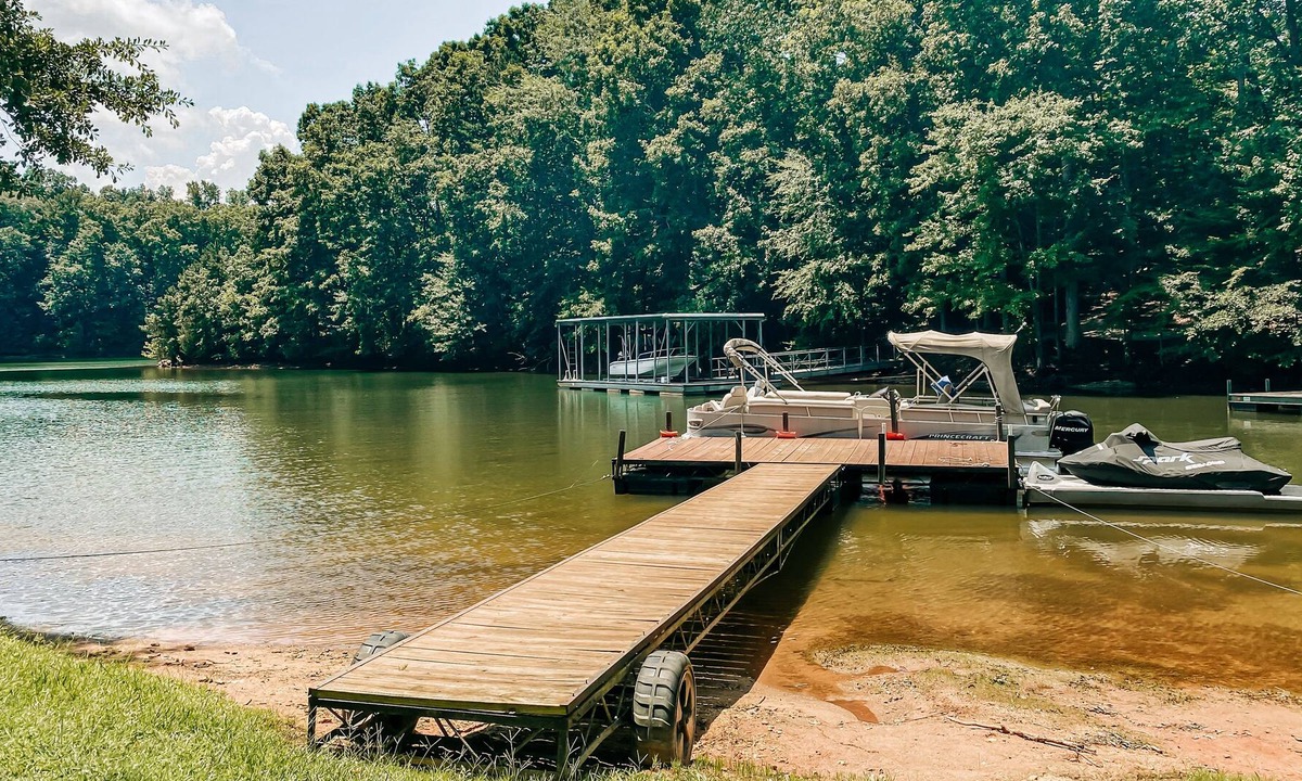 Seneca Cabin | Lake Hartwell Airbnb, Clemson