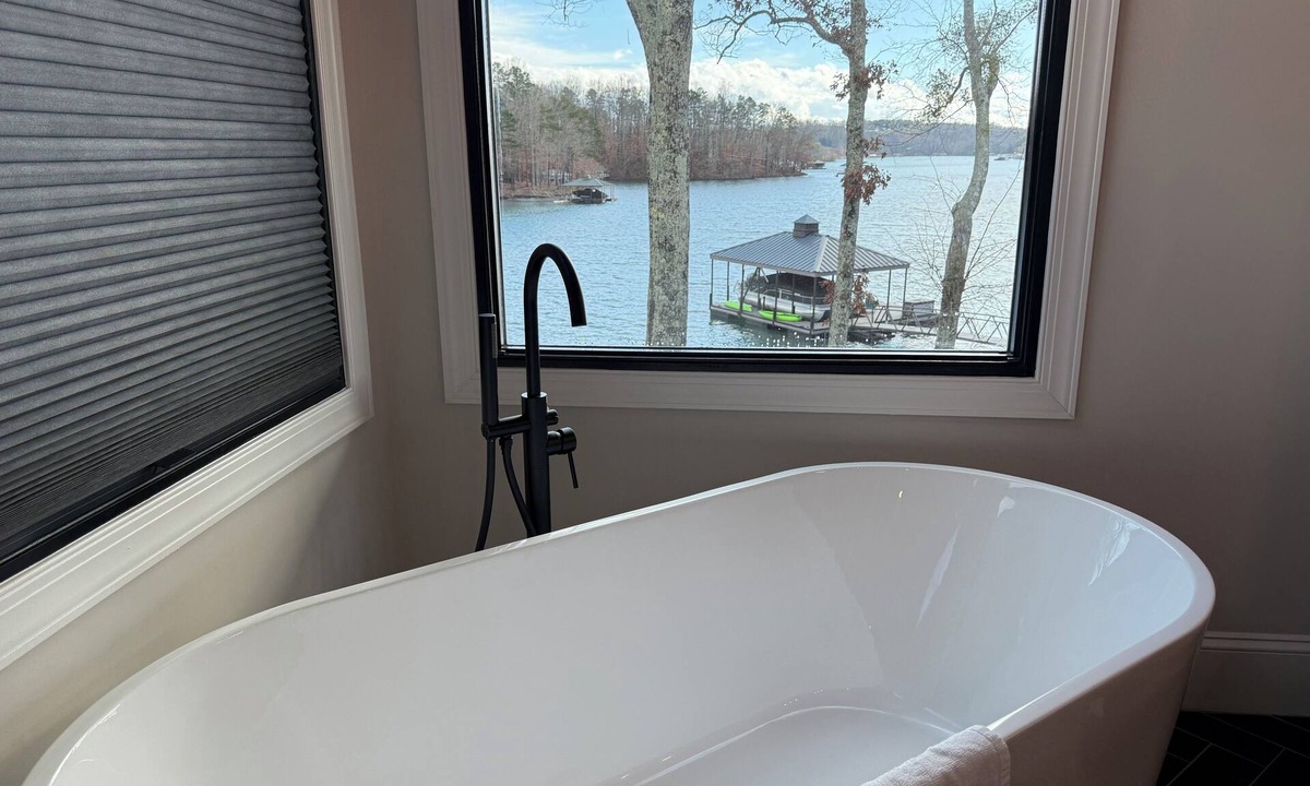 Seneca House | Lake Life Paradise- Luxury Waterfront Home On Lake Keowee