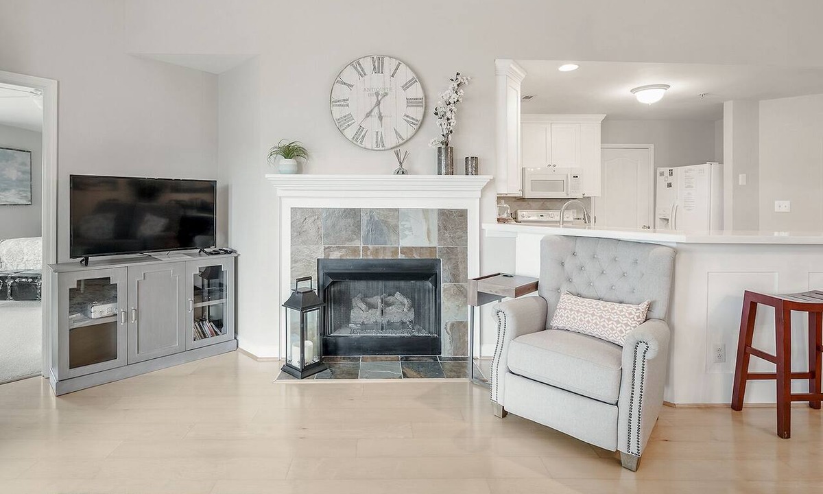 Cornelius Condo | Lake Norman Luxury Waterfront 3rd floor Condo with Elevator, Pool, Tennis