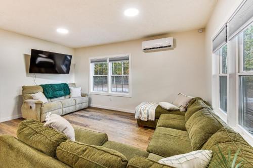 Farmington House | Lake-View Home in Statham w/On-Site Fishing