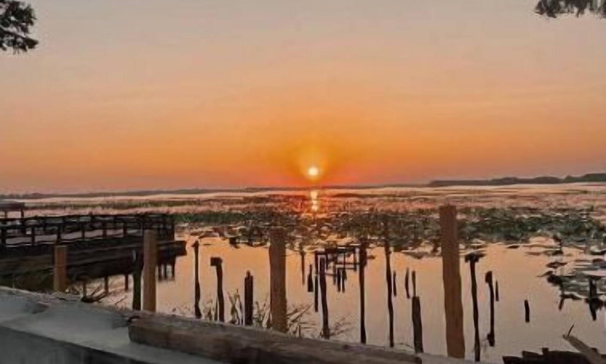 Samburg Apartment | Lake view room on Reelfoot Lake
