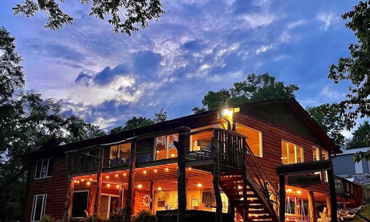La Follette Cabin | Lakefront, Baltic jacuzzi, 6bdrm, 3 fire pits, kayaks, 24’outdoor Bar!sxs trails