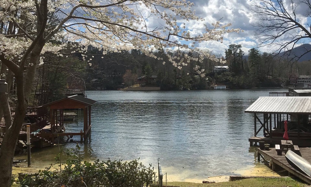 Sunset Cove Cabin | LAKEFRONT cabin with easy access private beach in quiet cove!