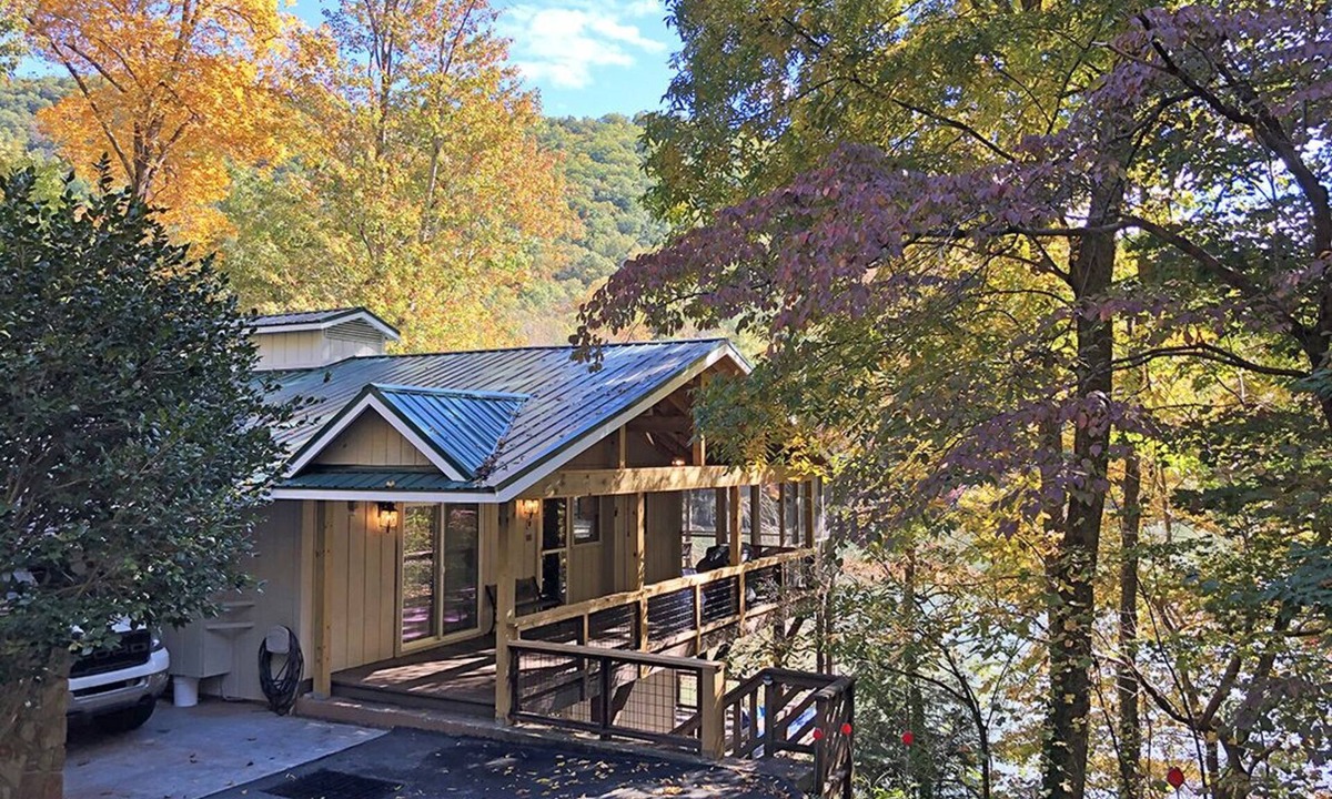 Lake Lure House | Lakefront Rumbling Bald Retreat, HotTub, Kayaks, SUP's, Floating Dock