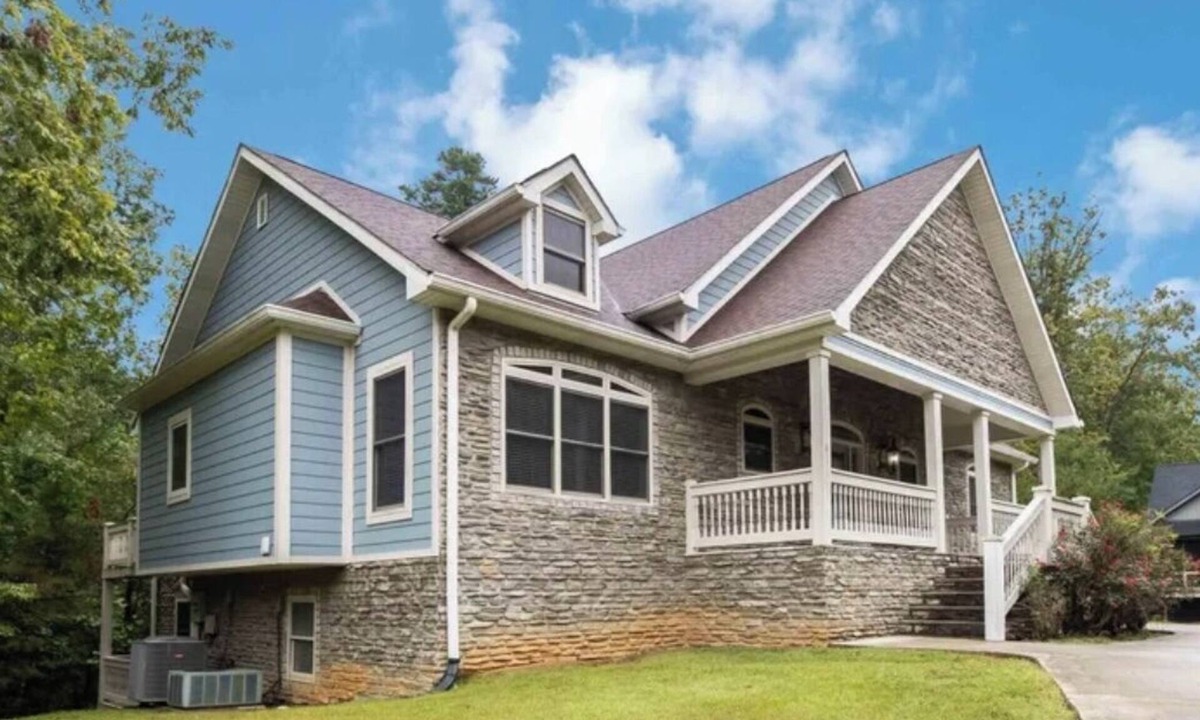 Sloans Valley House | Lakeside Hideaway 5BR lakefront home with hot tub, pools, pickleball, boat ramp