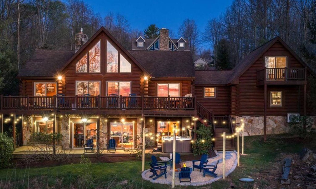 Swanton Cabin | Lakeview Log Cabin - Deep Creek Lake - Hot Tub, Fire Pit, Lake Views, Sleeps 14