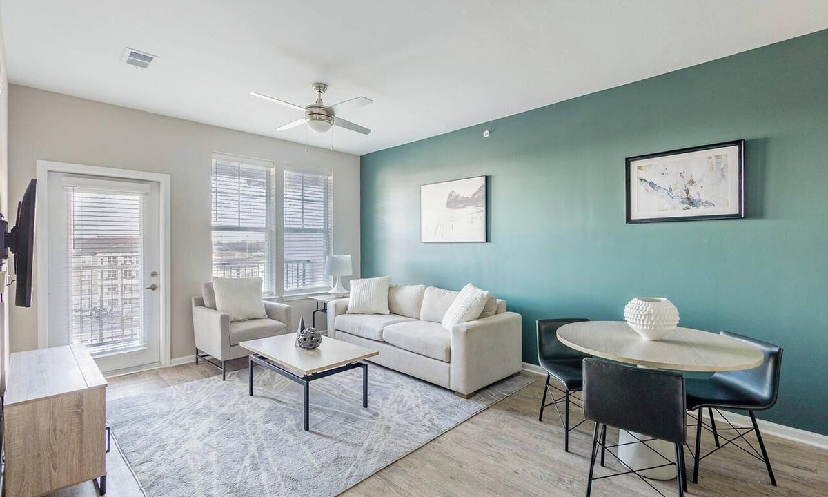 Kenton Apartment | Landing | Beautiful 1BD, Pool, Gym