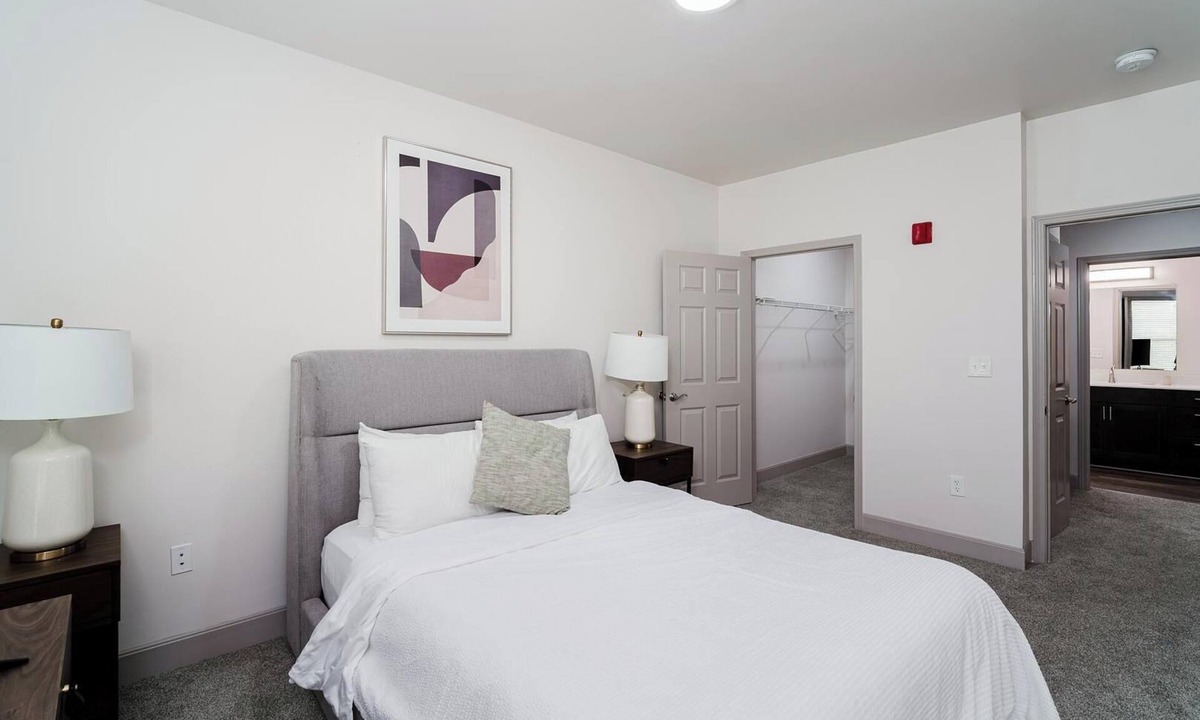 Corryville Apartment | Landing | Beautiful 2BD, Clubhouse, Pool