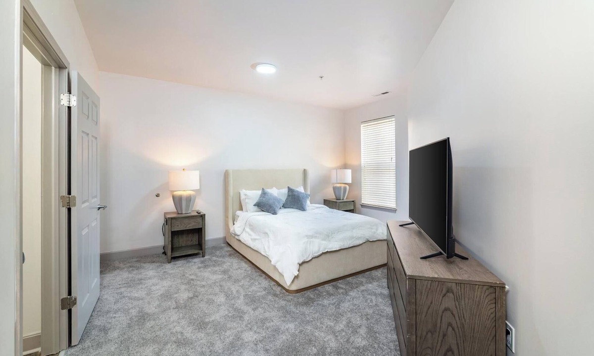 Corryville Apartment | Landing | Beautiful 2BD, Gym, Pool