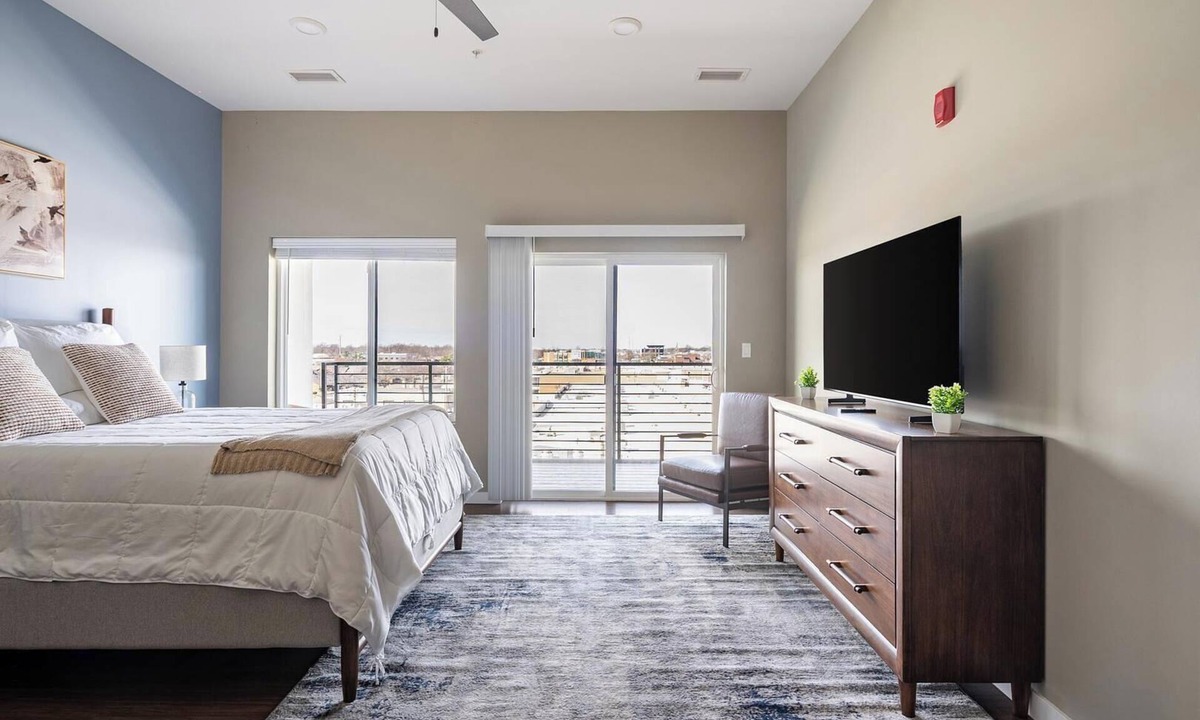 Springfield Apartment | Landing | Chic Studio, Rooftop Lounge, Gym