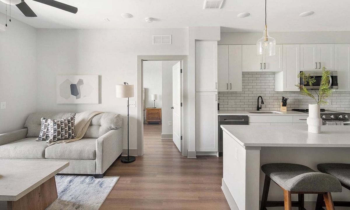 Edgehill Apartment | Landing | Spectacular 2BD, Courtyard, Yoga Studio