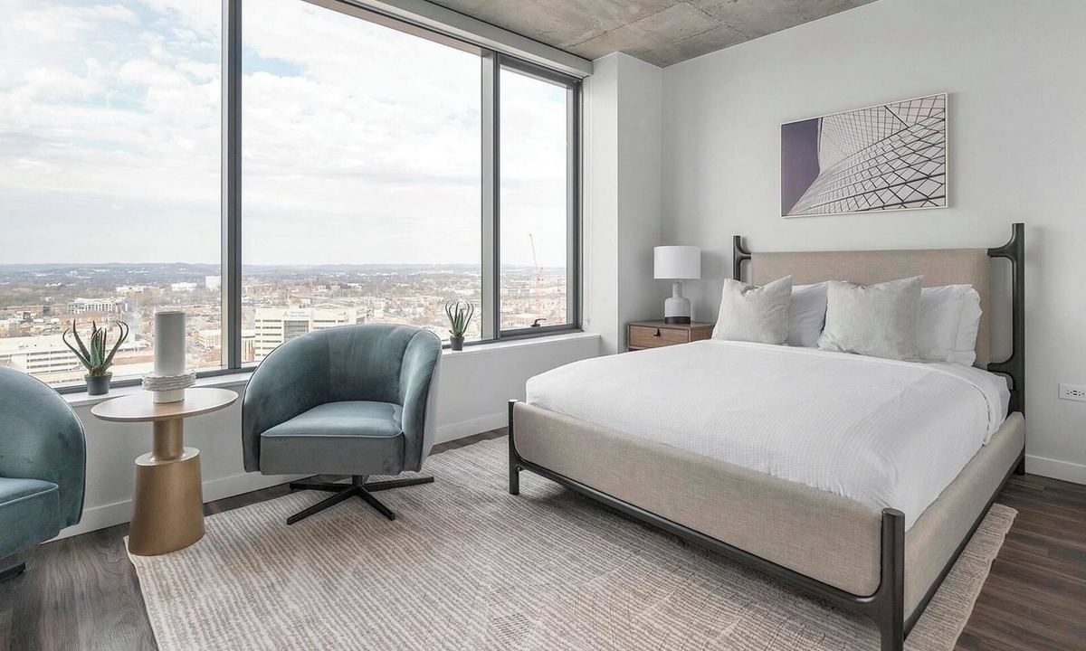 West End Apartment | Landing | Stylish Studio, Rooftop Lounge, Gym