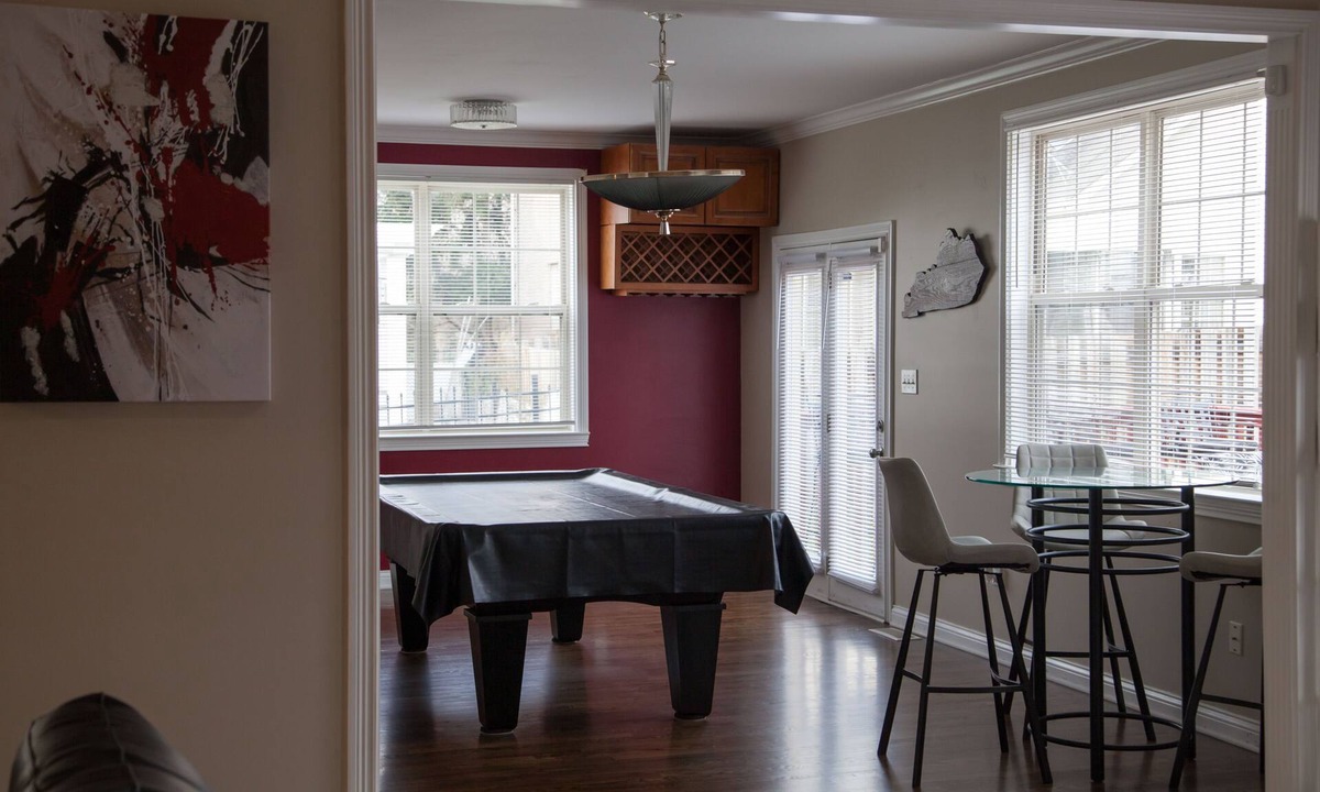 Liberty Area House | Lexington Near downtown/keeneland/interstate. Pool table. Self check in 3000sqft