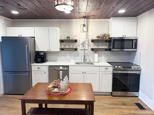 Hickory House | Little Bit-A-Cozy, 2BR Retreat