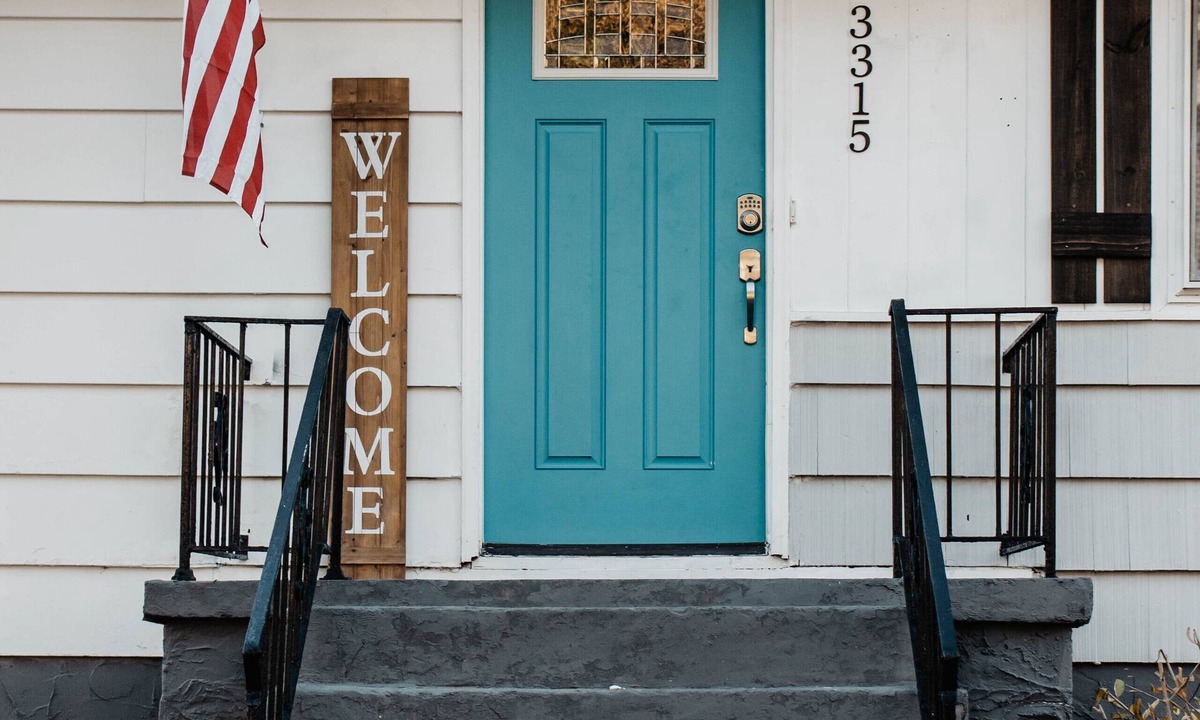 East Chattanooga House | Lively 5 bd 2 1/2 bth pet friendly home minutes from downtown. GAME ROOM 🎱