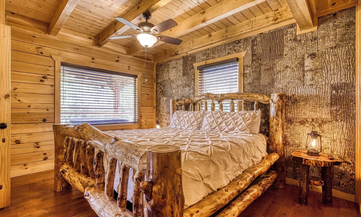 Chalet Village North Cabin | Log Cabin - Hot Tub, W/D, Grill, Pets Free in charming Gatlinburg