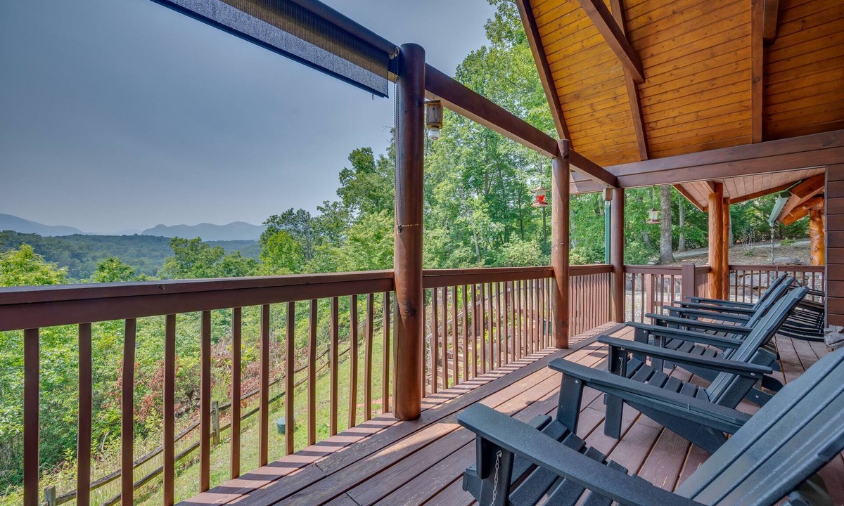 Lake Lure Cabin | Log Cabin LAKE and MOUNTAIN VIEWS! HOT TUB, private beach, lake river access!