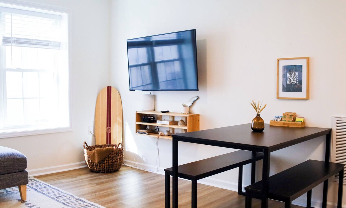 Carolina Beach Apartment | Low Tide: Surf APT, Clean & Cozy, Walk to Beach, Lake & Park