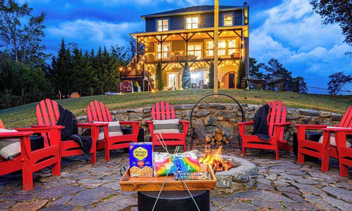 Leicester House | Lux 6 bd, 5ba, Views, Amazing Amenities, Private Retreat Near Asheville!