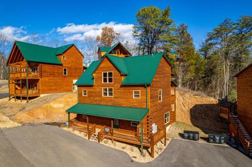 Pigeon Forge Apartment | Luxe 5BR Cabin, Hot Tub, Theater & Game Room 1mi to the Strip! 4mi to Dollywood