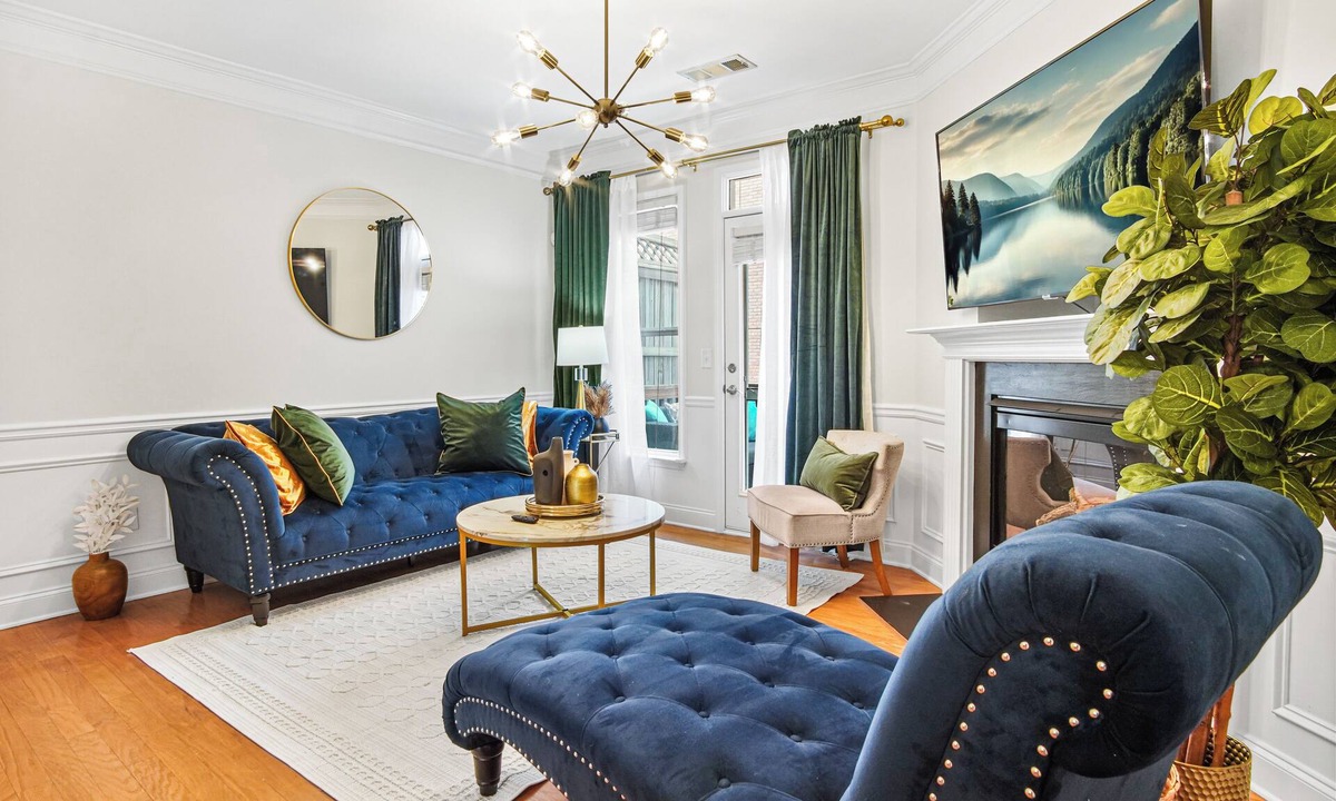 Midtown House | Luxe on 16th,Nr World Cup Stadium, Steps frm AStation, Cozy Home in City Centre.
