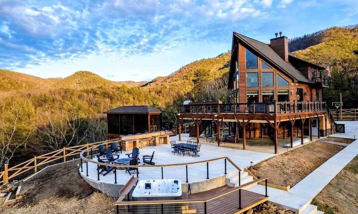 Milam Cabin | Luxurious A-Frame Mountain Retreat with Hot Tubs & Game Room Near Seneca Rocks, Milam, WV