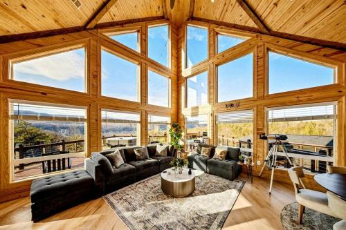 Milam Ski Chalet | Luxurious A-Frame Mountain Retreat with Hot Tubs & Game Room Near Seneca Rocks, Milam, WV