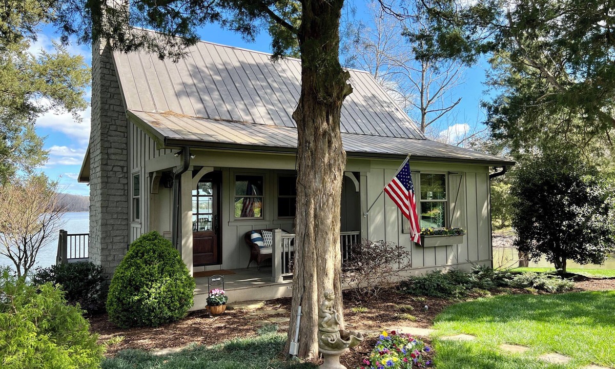 Mount Vernon Cottage | Luxurious Cottage on a Private Island on the Tennessee River