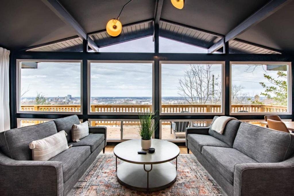 Forest Park House | Luxurious Retreat with Stunning Views Sleeps 16)