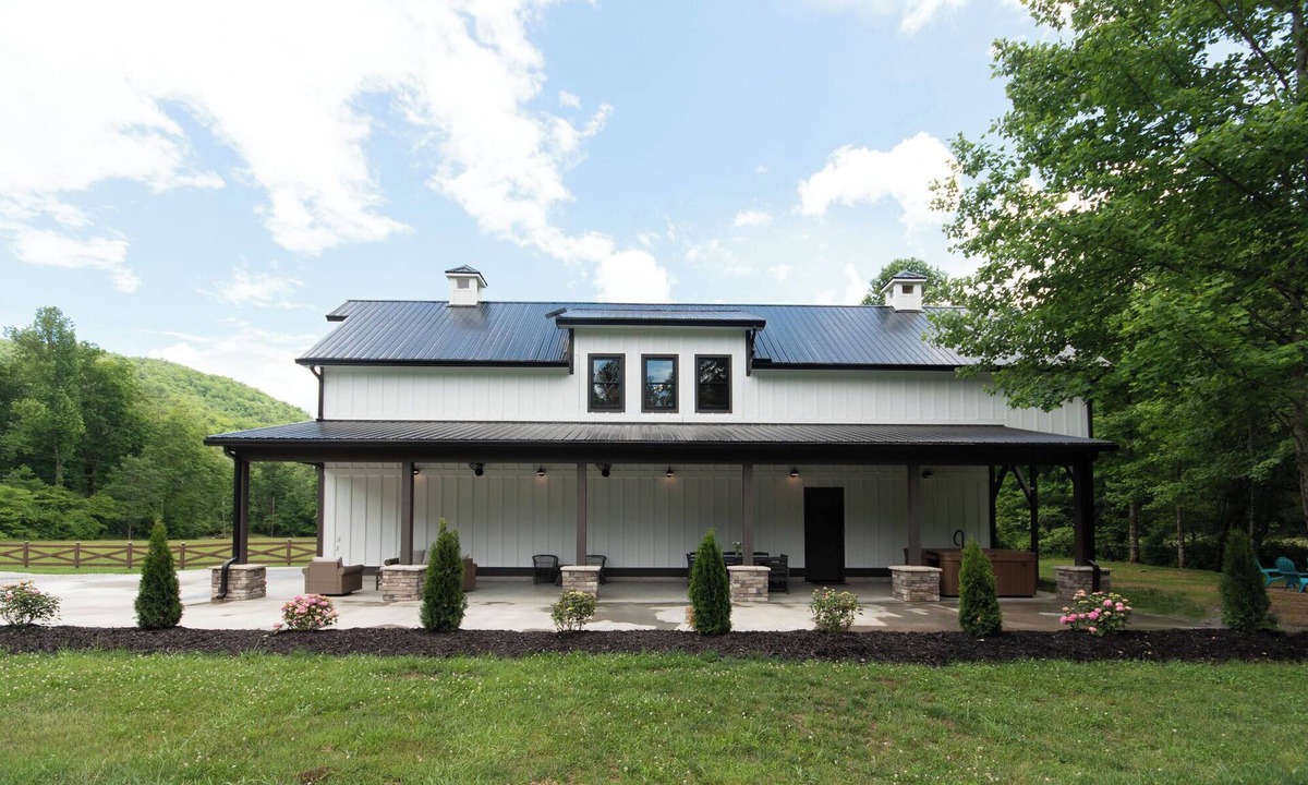 Franklin Cabin | Luxury Barndominium w/Hot Tub, Wifi & Trout Fishing