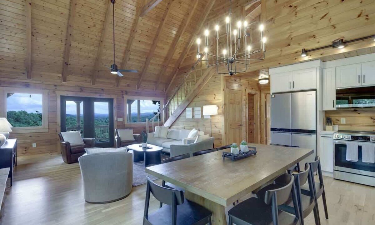 Necowa Cove Cabin | Luxury Cabin with Hot Tub & Lake Views