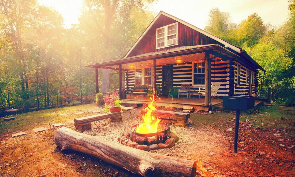 Greeneville Cabin | Luxury Cabins near Pigeon Forge | Family Friendly | Pet Friendly
