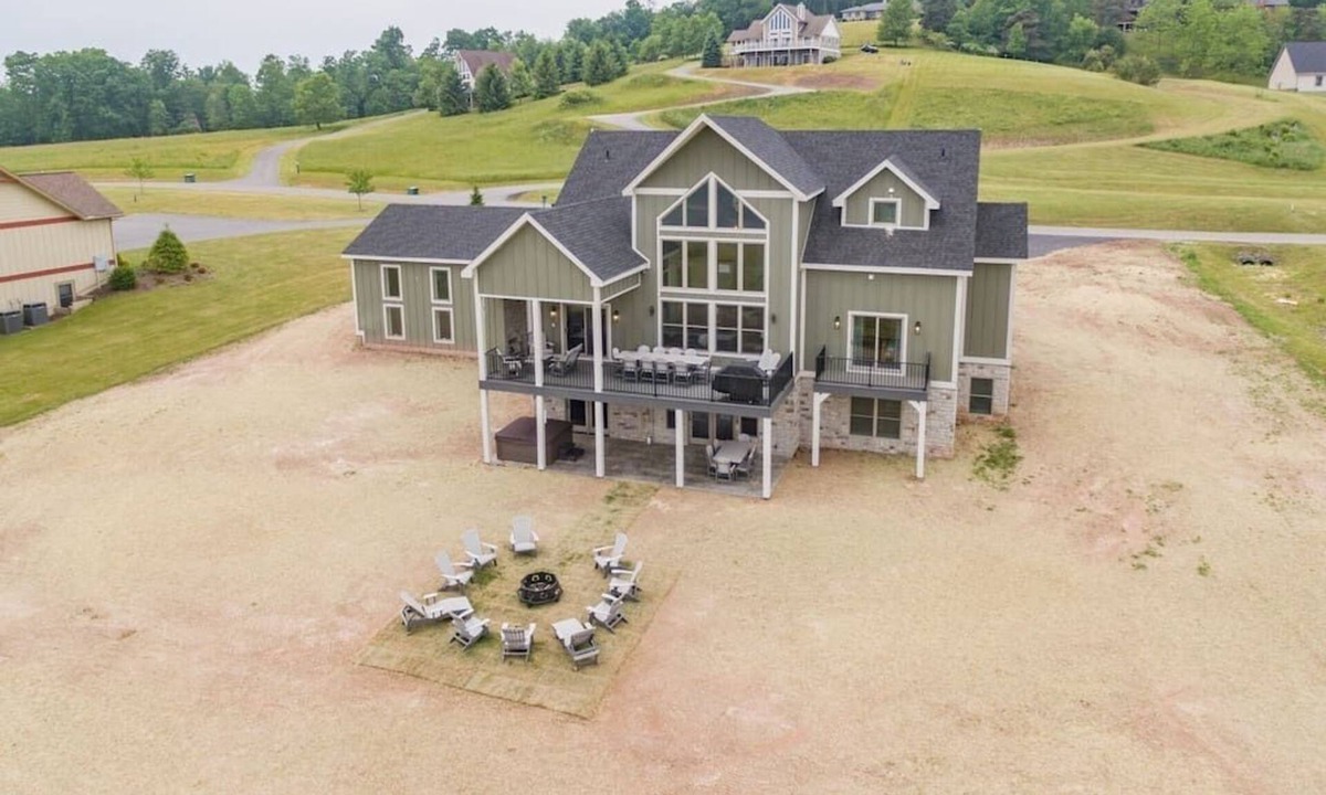 Waterfront Greens House | Luxury Deep Creek Lake House w/Pool & Theater