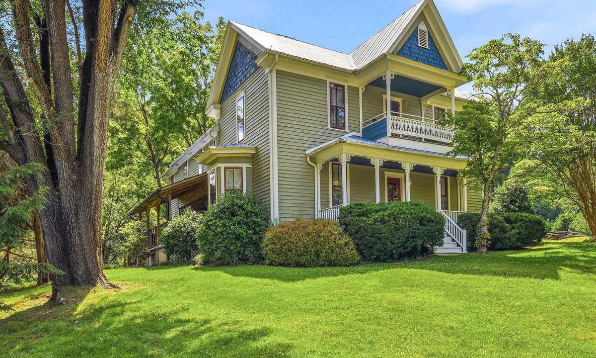 Weaverville House | Luxury Farmhouse, creek, dog-friendly, gas fireplace, firepit, BBQ, cable, porch, swing