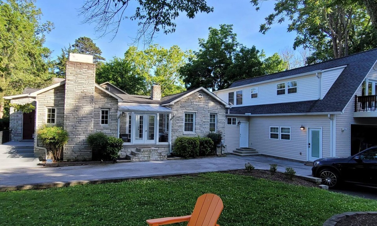 Knoxville House | Luxury Historic North Hills - 3 minutes from Downtown & UT