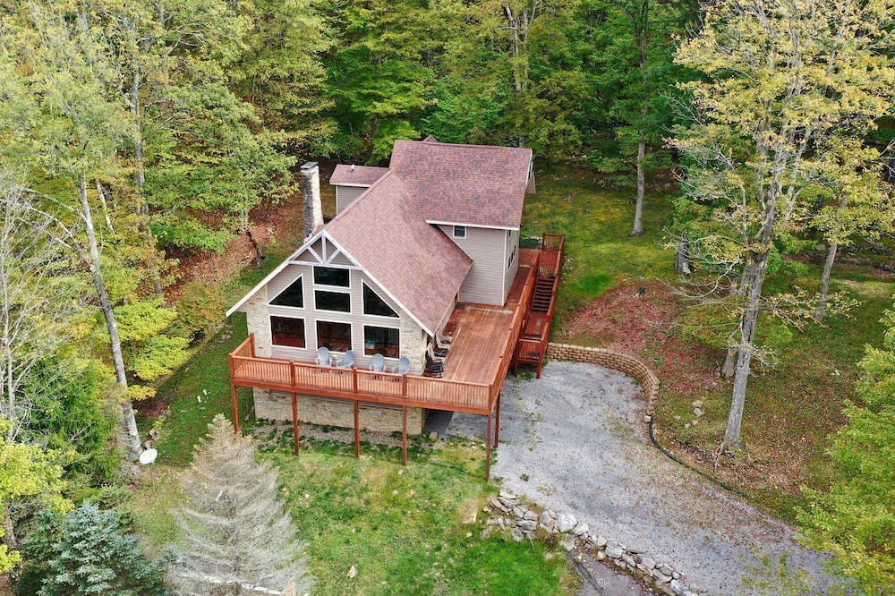 Terra Alta Cabin | Luxury Lakeside Mountain Escape with Wraparound Deck Near Terra Alta, West Virginia