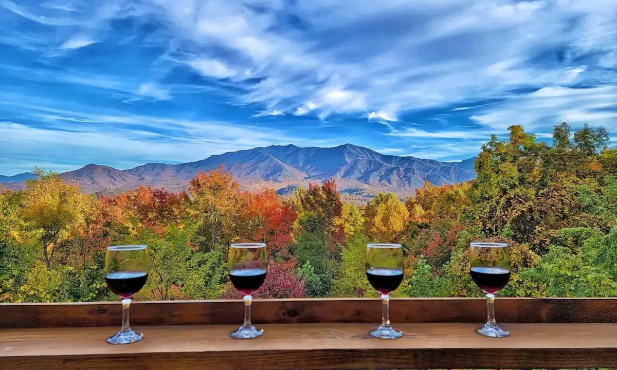 Chalet Village Cabin | Majestic Mtn VIEWS! Gatlinburg is 5 min. 3 Separate Decks. 2 Separate Game Rooms