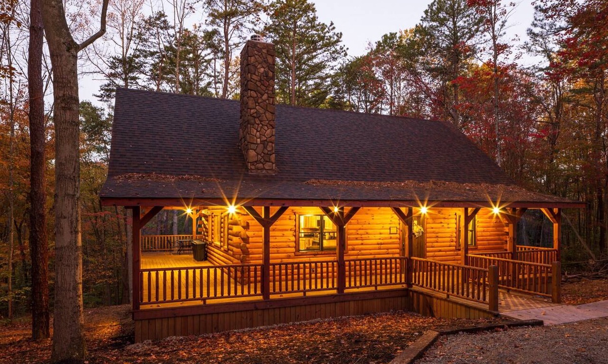 South Bloomingville Cabin | Maple Hill Retreat - w/Hot Tub - Hocking Hills