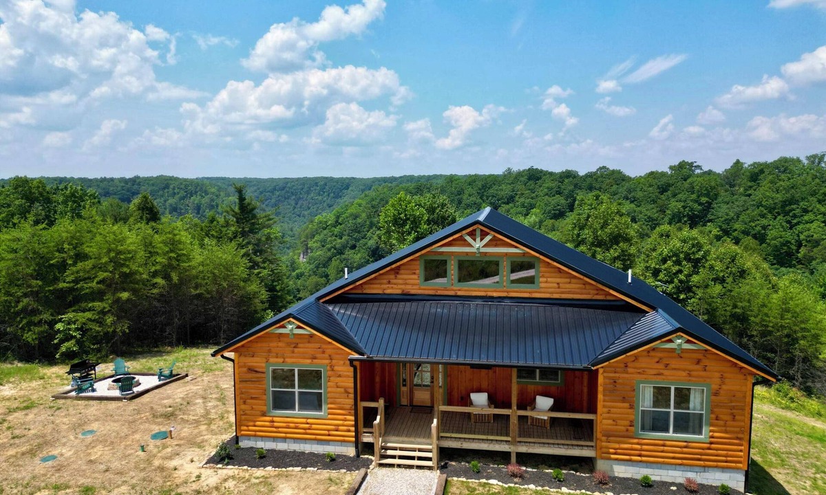 Rogers Cabin | Maple Moon | Hot tub | WiFi | New | Views