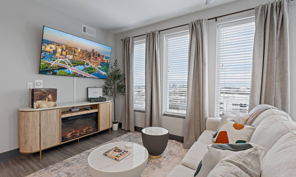 West End Apartment | Midtown Nashville Vacation Rental | 2BR/2BA | Skyline Views | 2 Reserved Parking Spaces | Walk to Vanderbilt, minutes to Music Row & Downtown. Gourmet kitchen. Perfect for couples, business trips & Nashville getaways!