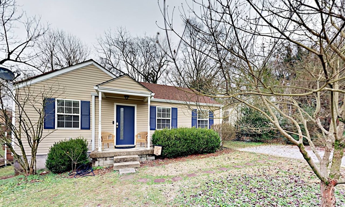Greenwood House | Modern 2-bedroom Single Family Home with Yard in Safe and Best Neighborhood