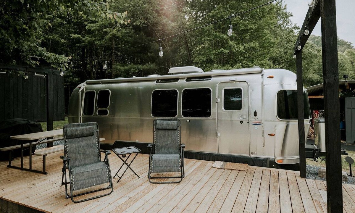 Flag Pond House | Modern Airstream Perfect for Couples Getaway in Erwin, Tennessee
