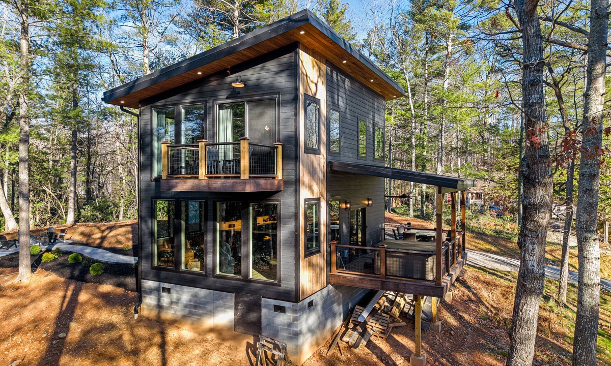Skyland House | Modern Asheville Cabin with Hot tub, Fire Pit & EV charger
