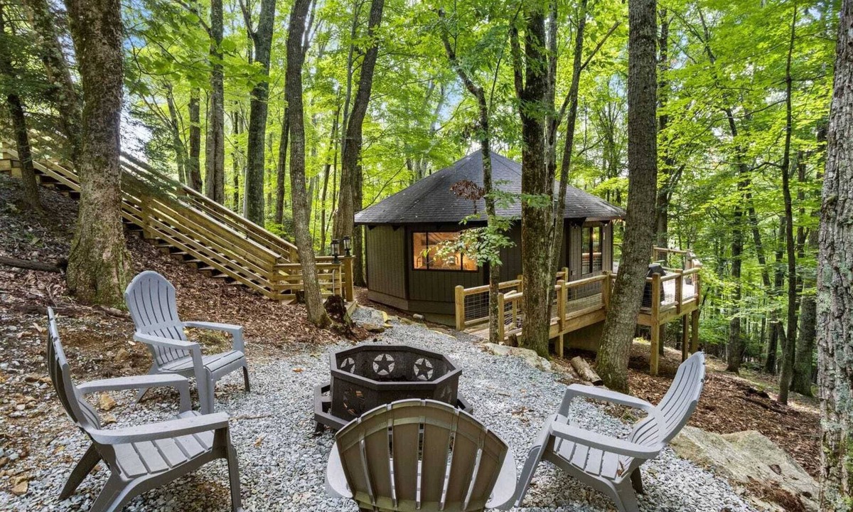 Beech Mountain Cabin | Modern Cabin in Peaceful Area