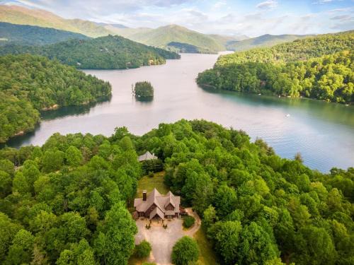 Topton House | Modern Cabin, Secluded, Views, Lake, Private Dock, WIFI