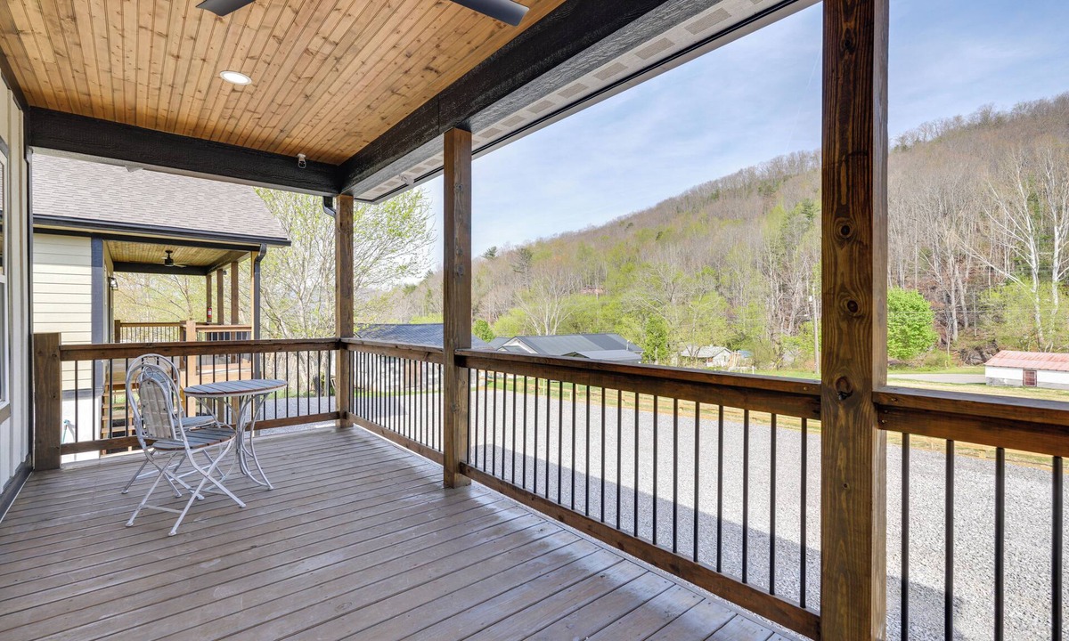 Banner Hill House | Modern Erwin Getaway Near the AT & Nolichucky