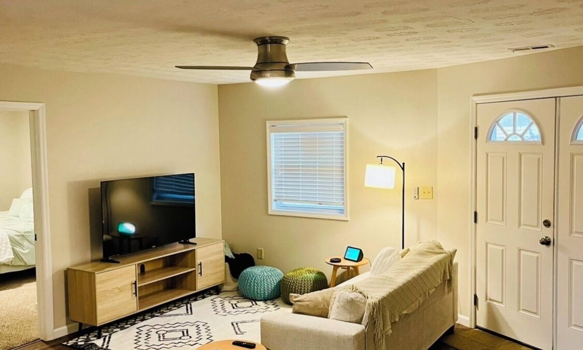Institute Apartment | Modern family-friendly home - walk to WVSU and Shawnee Sports Complex